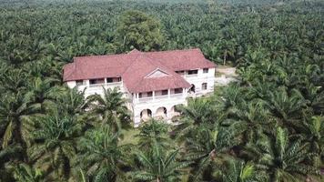 vista aérea mansión abandonada de 99 puertas es un edificio colonial del siglo XX video