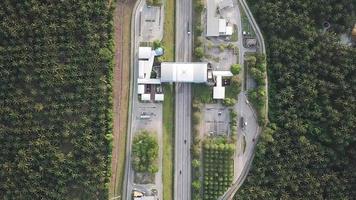 pedaggio autostradale di kulim vista dall'alto. video