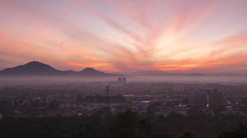 timelapse magnifique nuage de flamme orange video