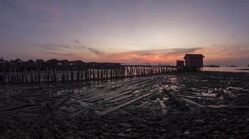 timelapse sunrise of ebb timing vid solbränna brygga. video