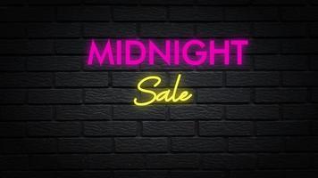 venda à meia-noite néon brilho letreiro texto fundo de tijolo escuro video