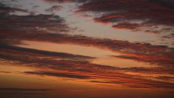 8k rödgula solnedgångsmoln time-lapse video