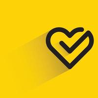 corazón y marca de verificación en la ilustración de vector de fondo amarillo