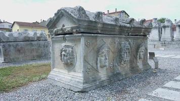 Tumbas romanas bizantinas de piedra. tumbas medievales de piedra labrada y decorada, romano-bizantino.