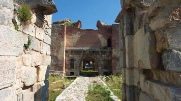 ruta de la ruta de la seda. artefactos históricos y ruinas en la ruta de la ruta de la seda que pasa por Turquía. video