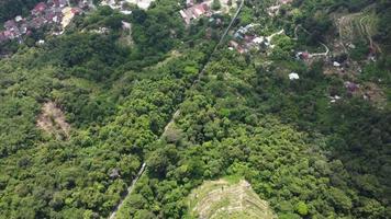 Luftaufnahme Penang Standseilbahn den Hügel hinauf video