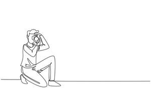 Continuous one line drawing happy photographer is taking photo using dslr camera. Male character standing full length and shooting. Studio photography. Single line draw design vector illustration