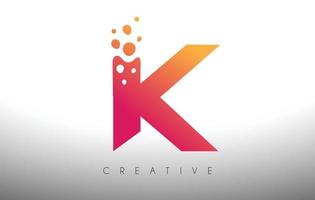diseño de logotipo de letra k puntos con burbuja artística creativa cortada en vector de colores púrpura