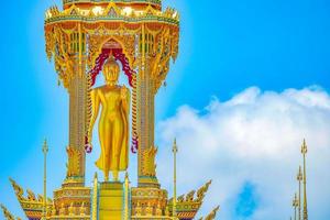 castillo dorado en wat thasung o wat chantaram foto