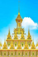 castillo dorado en wat thasung o wat chantaram foto