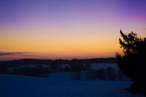 puesta de sol en el invierno foto