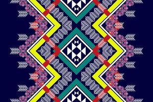 diseño de patrones sin fisuras étnicos ikat. alfombra de tela azteca adornos de mandala decoraciones textiles papel tapiz. motivo tribal boho nativo pavo tradicional bordado vector