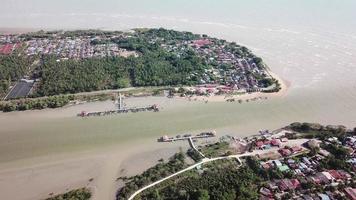 Fliege von Richtung Kedah nach Penang in Kuala Muda. video