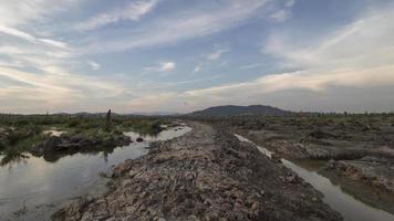 timelapse bij wetland, batu kawan. video