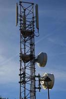 mástil de antena de telecomunicaciones foto