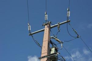 línea de transmisión de energía y transformador de corriente foto