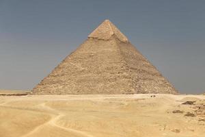 pirámide de khafre en el complejo de pirámides de giza, el cairo, egipto foto
