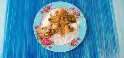 white rice and chicken curry are mandatory foods in the morning for Kelantanese. photo