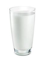 vaso de leche aislado sobre fondo blanco foto