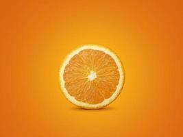 rodajas de naranja aislado sobre fondo naranja foto