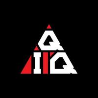 diseño de logotipo de letra triangular qiq con forma de triángulo. monograma de diseño del logotipo del triángulo qiq. plantilla de logotipo de vector de triángulo qiq con color rojo. logotipo triangular qiq logotipo simple, elegante y lujoso.