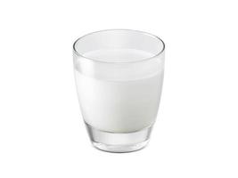 vaso de leche aislado sobre fondo blanco foto