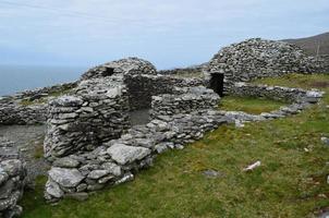 pueblo de chozas de colmena en irlanda foto