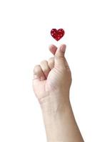 mini signo de mano con el dedo del corazón y diamante en forma de corazón rojo foto