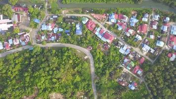 la seule route vers la jetée de pêche à bukit tambun. video