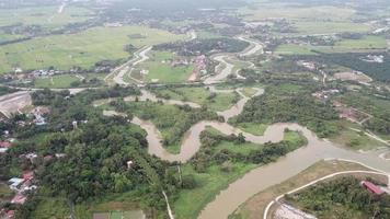 Der Bildungswald Air Hitam Dalam ist von Sungai Perai umgeben video