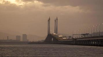 timelapse ora dell'alba del traffico in movimento video