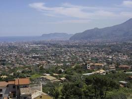 isla de sicilia con la ciudad de palermo foto