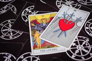 cartas del tarot con cartas de mal significado. foto