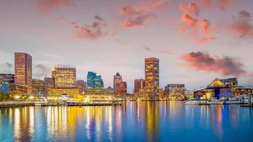 horizonte de la ciudad de baltimore, paisaje urbano en maryland, ee.uu. foto