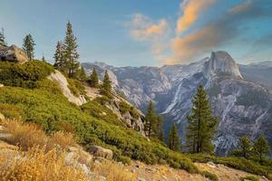 Landscape of Yosemite National Park in USA , au, photo