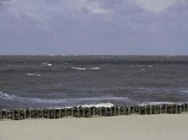 playa y dunas en la isla spiekeroog foto