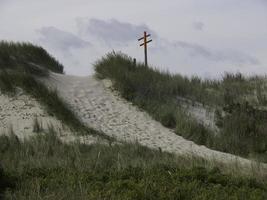 playa y dunas en la isla spiekeroog foto