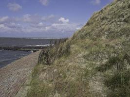 en la playa de spiekeroog en el mar del norte foto