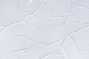 textura arrugada de papel en blanco y fondo de póster de papel arrugado. fondos húmedos de textura de papel arrugado para diversos fines. fondo de textura arrugada de papel de carteles realistas. foto