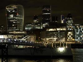 ciudad de londres por la noche foto