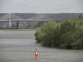 el río sena neasr rouen en francia foto