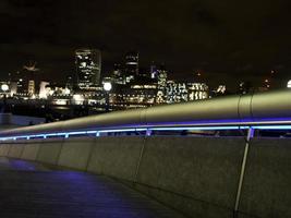 ciudad de londres por la noche foto