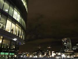 ciudad de londres por la noche foto