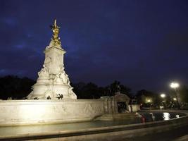 ciudad de londres por la noche foto