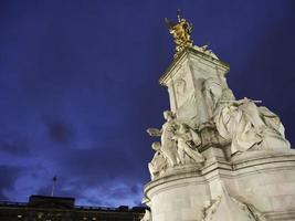 ciudad de londres por la noche foto