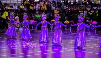 tailandia, tailandia - 26 de junio de 2019 cinco de niño pequeño baile tailandés el 26 de junio de 2019 foto