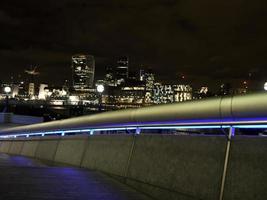 ciudad de londres por la noche foto