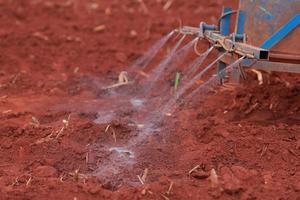 pulverizador de tractor para la agricultura. foto