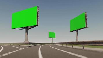 3D-rendering footatge van billboard naast snelweg. groen scherm reclamebord.