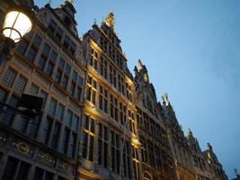 Amberes en Bélgica por la noche foto